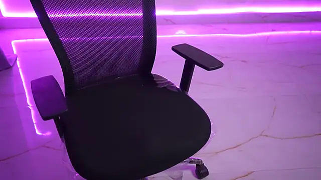 only aleesha online show from December 2025 05:29:01 PM