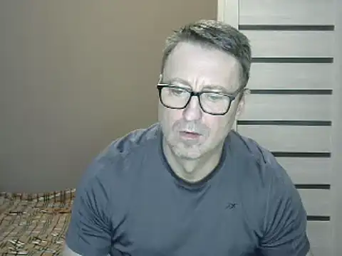 Snapshot of HarrySnake chatting on December 2024 12:27:01 PM HarrySnake online show from December 2024 12:27:01 PM