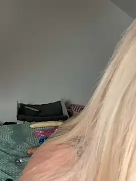 Liana Lou online show from February 2025 10:41:01 AM