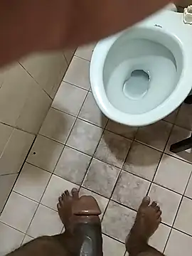 Snapshot of cenyon124 chatting on February 2025 09:05:02 AM cenyon124 online show from February 2025 09:05:02 AM