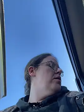 Snapshot of velvetta_ chatting on December 2025 02:46:02 PM velvetta online show from December 2025 02:46:02 PM