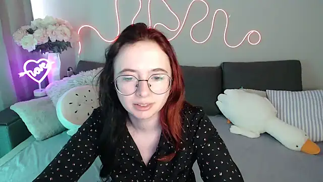 Snapshot of Mini_Diva chatting on June 2026 08:28:01 AM Mini Diva online show from June 2026 08:28:01 AM