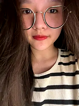 Krixxi22 online show from November 2025 02:08:02 PM