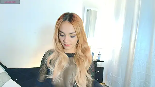 Snapshot of MeganLorensx chatting on October 2025 09:49:02 PM MeganLorensx online show from October 2025 09:49:02 PM