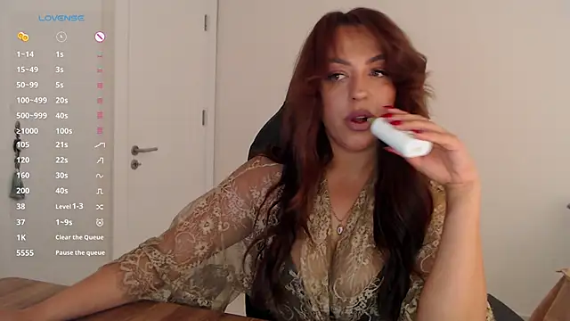 Snapshot of _Just_a_queen_3 chatting on May 2026 05:10:01 PM Just a queen 3 online show from May 2026 05:10:01 PM