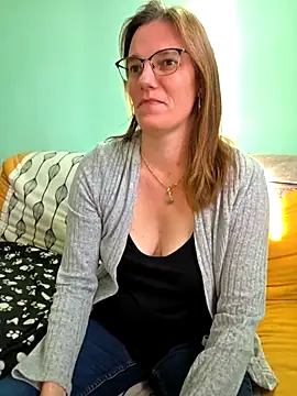 SpiceLea online show from November 2025 02:27:01 PM