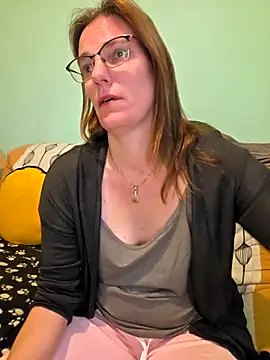 SpiceLea online show from November 2025 02:28:01 PM