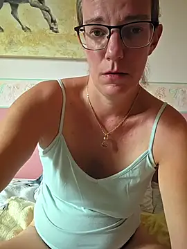 SpiceLea online show from July 2026 02:01:02 PM