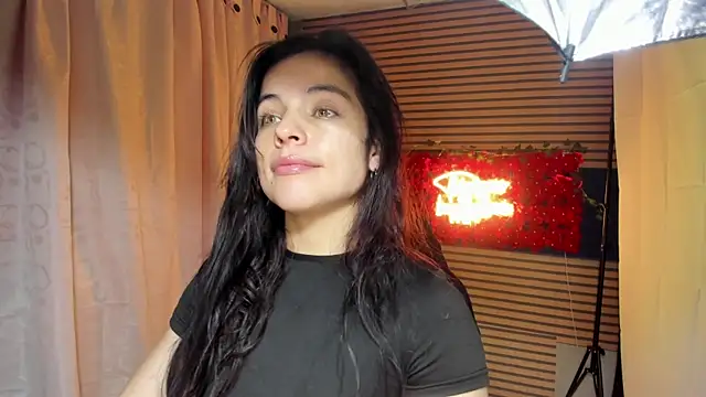 Snapshot of rosse_2504 chatting on November 2025 05:56:02 PM rosse 2504 online show from November 2025 05:56:02 PM