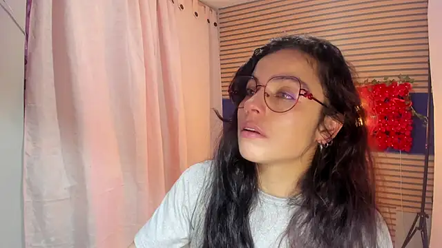 Snapshot of rosse_2504 chatting on November 2025 05:33:02 PM rosse 2504 online show from November 2025 05:33:02 PM