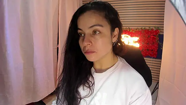 Snapshot of rosse_2504 chatting on November 2025 05:14:02 PM rosse 2504 online show from November 2025 05:14:02 PM