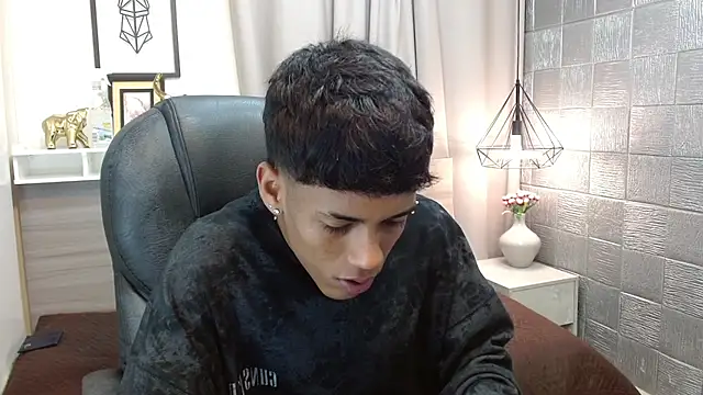 Alan Cute18 online show from March 2026 01:18:01 PM