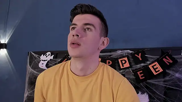 MikaelSlow online show from October 2025 04:35:02 AM