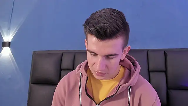 MikaelSlow online show from November 2025 04:32:02 AM