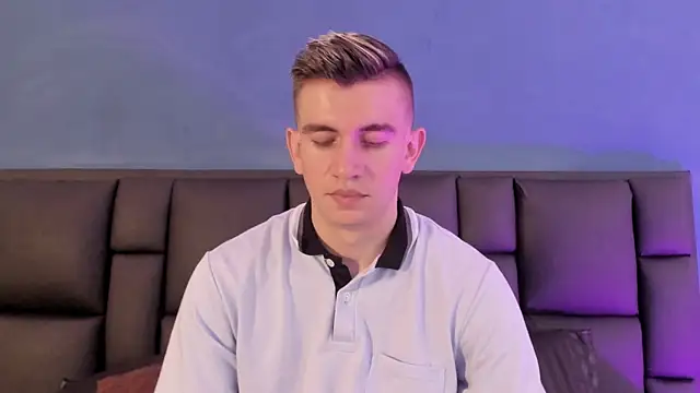 MikaelSlow online show from February 2026 03:47:01 AM