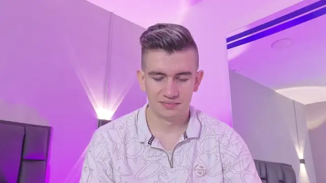 MikaelSlow online show from April 2026 04:34:01 AM