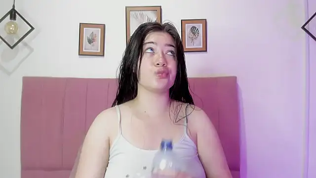 GENNESIS LOVE online show from September 2025 01:00:01 AM