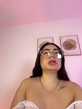 Snapshot of Mia_222 chatting on May 2026 11:04:01 AM Mia 222 online show from May 2026 11:04:01 AM