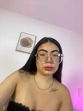 Snapshot of Mia_222 chatting on June 2026 10:32:01 AM Mia 222 online show from June 2026 10:32:01 AM