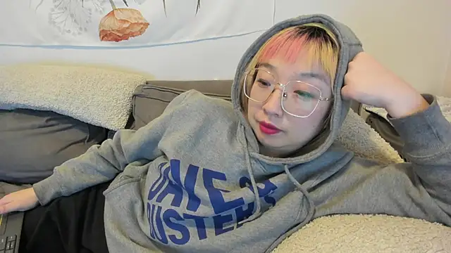 Snapshot of luxgray chatting on December 2024 11:27:02 PM luxgray online show from December 2024 11:27:02 PM