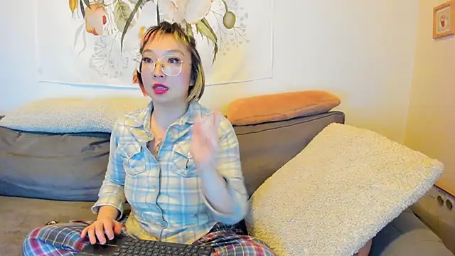 Snapshot of luxgray chatting on January 2025 02:35:01 AM luxgray online show from January 2025 02:35:01 AM