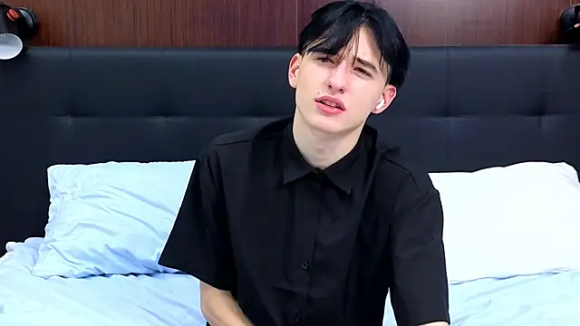 Snapshot of AmondCor chatting on December 2024 02:50:01 PM AmondCor online show from December 2024 02:50:01 PM