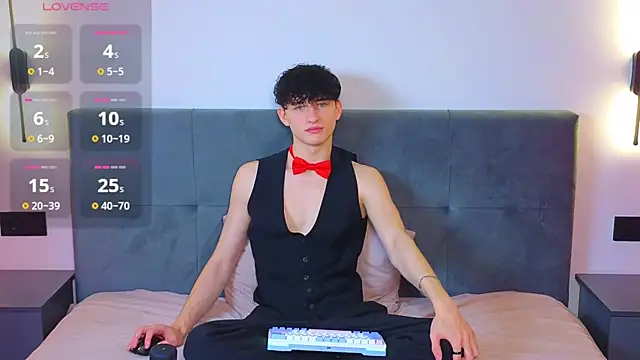 Snapshot of AmondCor chatting on October 2025 12:52:02 AM AmondCor online show from October 2025 12:52:02 AM