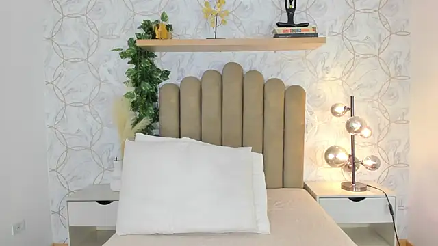 Snapshot of Roma__love chatting on October 2025 12:09:02 PM Roma love online show from October 2025 12:09:02 PM