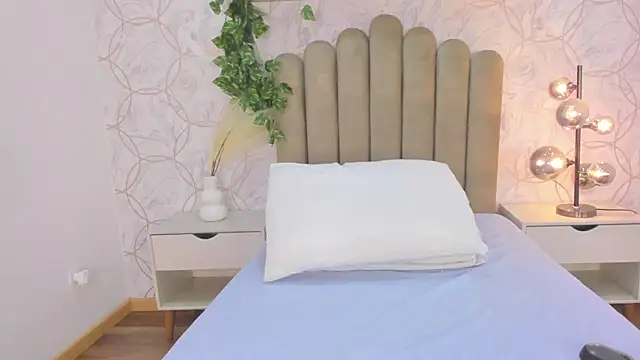 Snapshot of Roma__love chatting on November 2025 12:05:02 PM Roma love online show from November 2025 12:05:02 PM