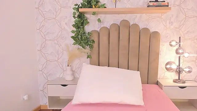 Roma  love online show from December 2025 12:58:02 PM