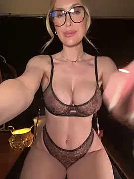 Lena Blom online show from January 2025 01:03:01 PM