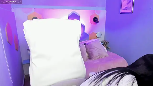 Hanna  Becker  online show from January 2025 08:34:02 AM