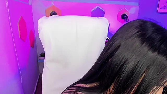 Hanna  Becker  online show from January 2025 07:04:02 AM