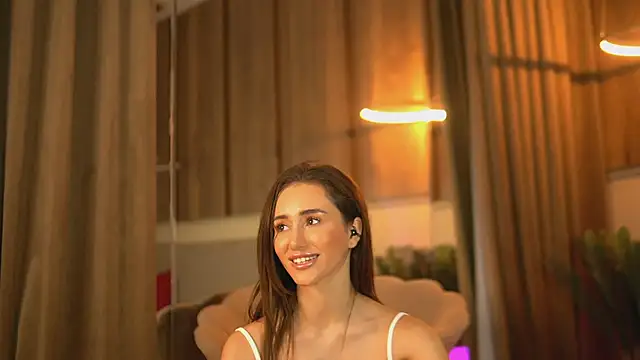 Snapshot of EmilyRaymont chatting on February 2025 11:56:02 PM EmilyRaymont online show from February 2025 11:56:02 PM