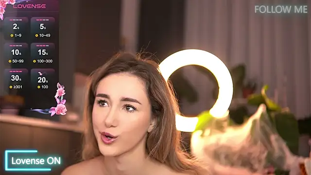 Snapshot of EmilyRaymont chatting on October 2025 03:10:01 AM EmilyRaymont online show from October 2025 03:10:01 AM