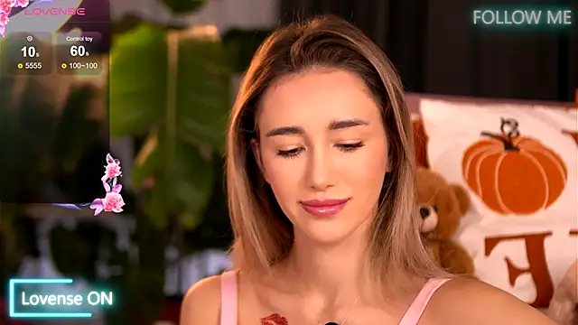 Snapshot of EmilyRaymont chatting on November 2025 05:20:02 AM EmilyRaymont online show from November 2025 05:20:02 AM