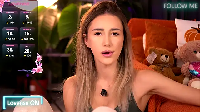 Snapshot of EmilyRaymont chatting on November 2025 04:12:01 AM EmilyRaymont online show from November 2025 04:12:01 AM