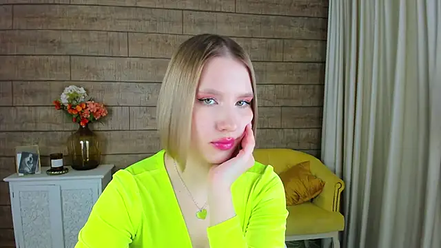 LiliLinn online show from February 2025 10:35:01 AM