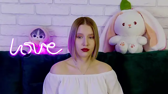 LiliLinn online show from March 2025 11:28:01 AM