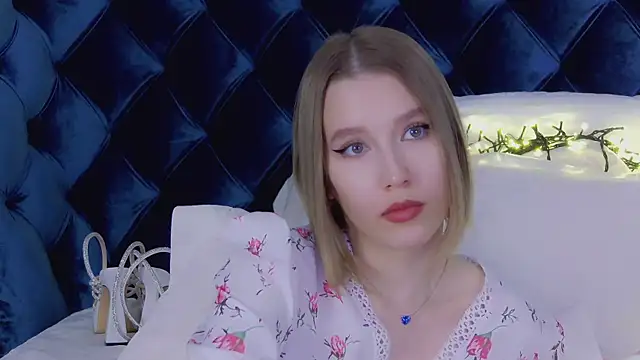 LiliLinn online show from March 2025 11:39:02 AM