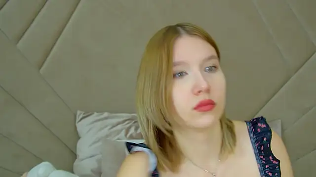 LiliLinn online show from October 2025 04:26:01 AM