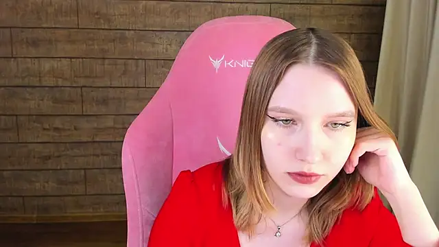 LiliLinn online show from June 2026 07:03:01 AM