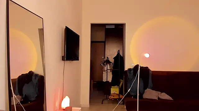 elliemintlover online show from September 2025 08:36:01 PM