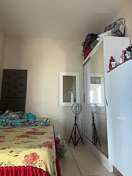Indiazinhax online show from May 2026 11:17:01 AM