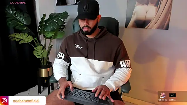 noah crux online show from December 2025 09:00:01 PM