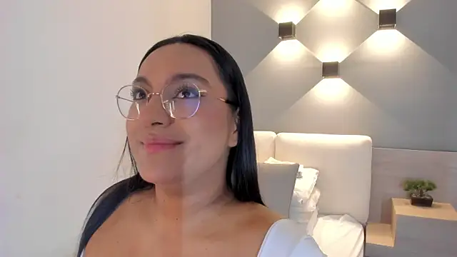 ellamontoya online show from October 2025 11:02:01 AM