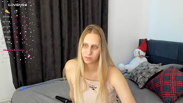 Snapshot of miissblonde chatting on December 2024 06:39:01 AM miissblonde online show from December 2024 06:39:01 AM