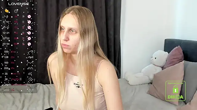 Snapshot of miissblonde chatting on March 2025 08:37:02 AM miissblonde online show from March 2025 08:37:02 AM