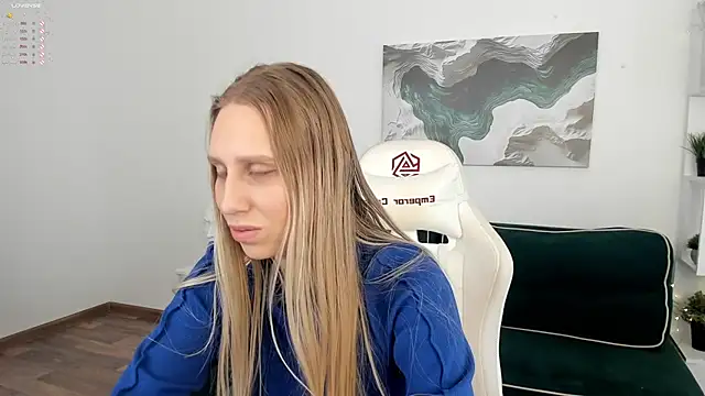 Snapshot of miissblonde chatting on March 2025 05:56:01 AM miissblonde online show from March 2025 05:56:01 AM
