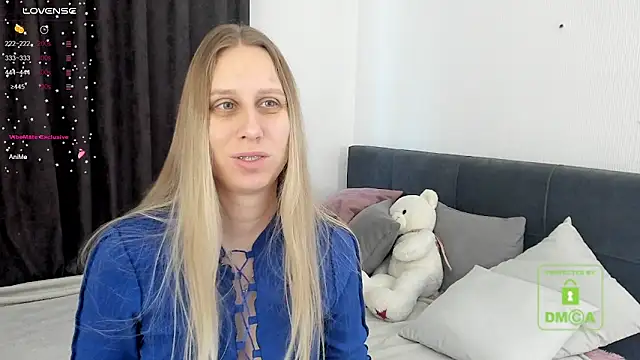 Snapshot of miissblonde chatting on March 2025 03:21:02 AM miissblonde online show from March 2025 03:21:02 AM